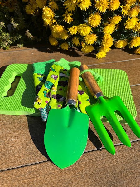 gardening gloves and kneeling pad Little Pals Activity Kit